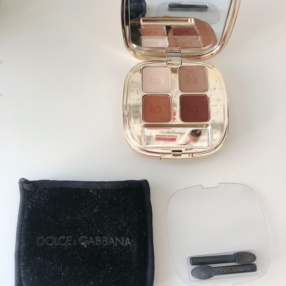 Dolce & Gabbana eyeshadow palette in DESERT.